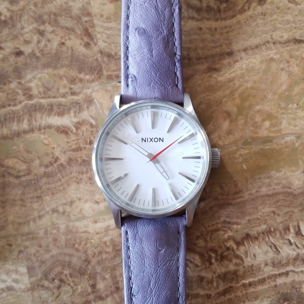 The Sentry 38 w/ ostrich bands